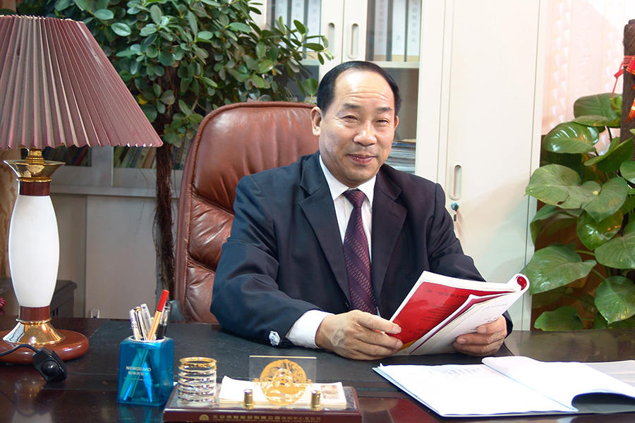 1628048119224592.jpg 董事長(zhǎng)工作照 - 副本.jpg